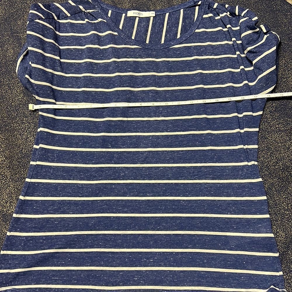 Ricki’s tee - Picture 5 of 9